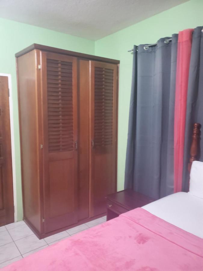 Wizzy Apartment Ocho Rios Exterior foto