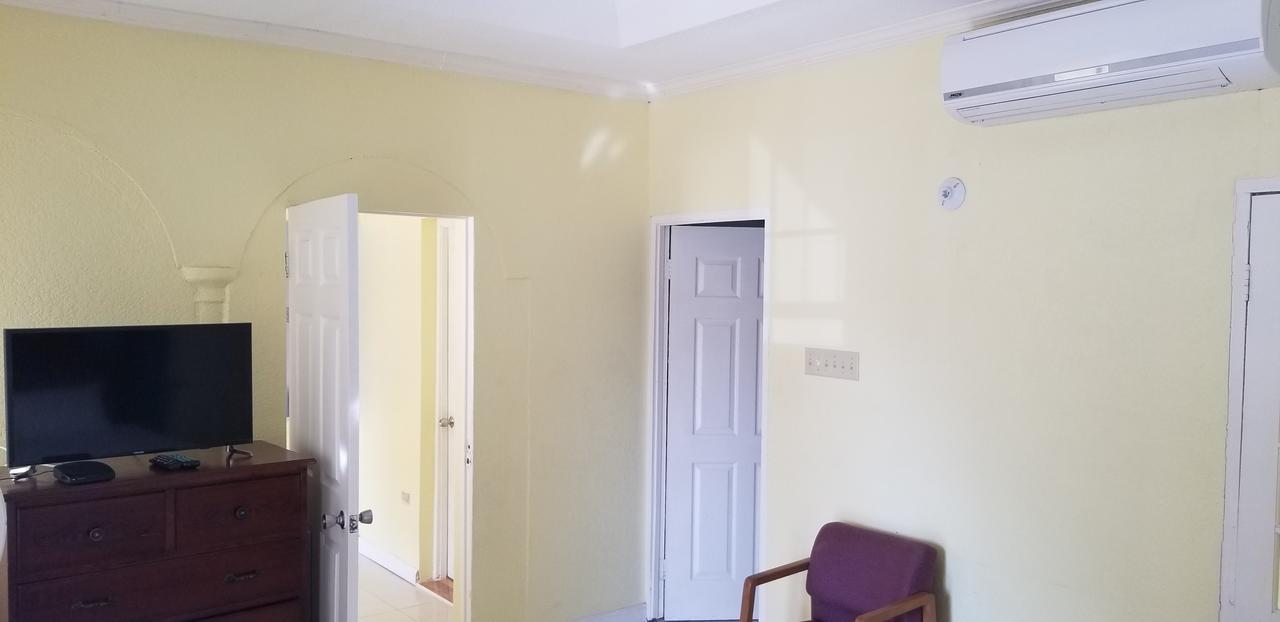Wizzy Apartment Ocho Rios Exterior foto