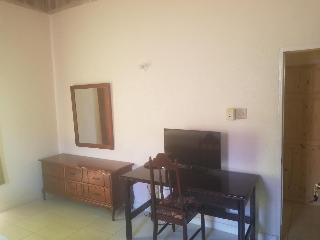 Wizzy Apartment Ocho Rios Exterior foto