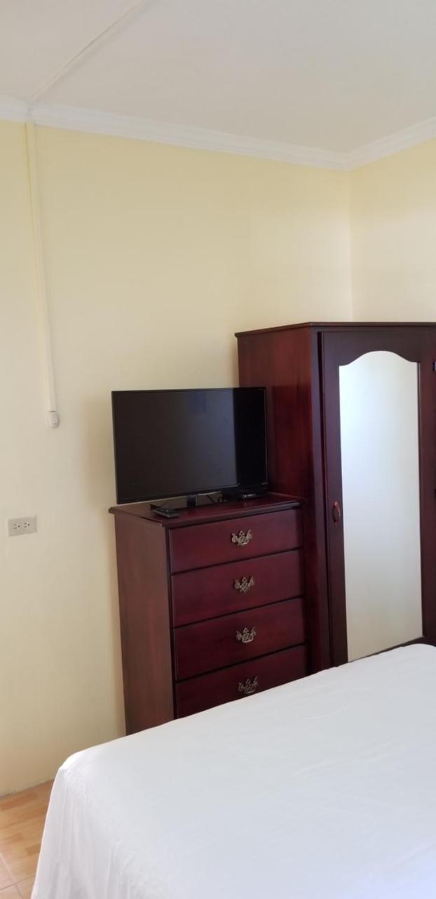 Wizzy Apartment Ocho Rios Exterior foto